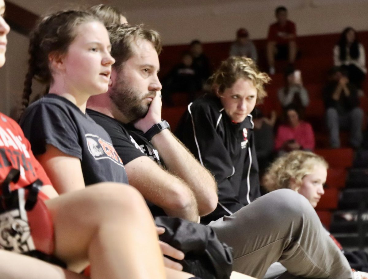  Eliza Mitchell ‘27, Coach Ryan Ahlers, and Coach Susan Fajardo watch a difficult match.