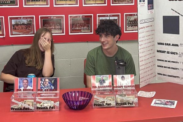 Thalia Svec '25 and Eli Foster '25 hold the fundraiser during lunch