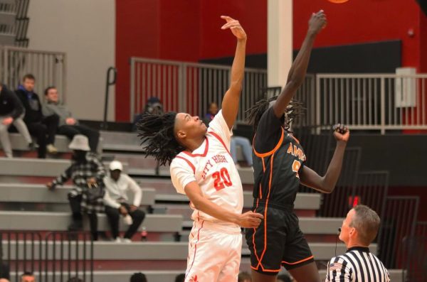 Chris Watkins'26 jumps on the opening tip 