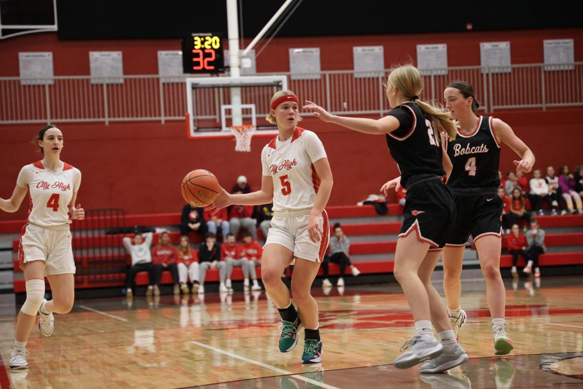 August Palmer '25 brings up the ball and looks to pass