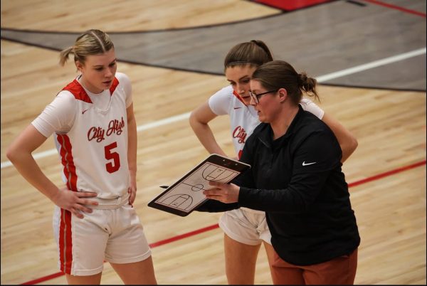 August Palmer '25 and Tessa Driscoll '26 receive a play call during the 4th quarter. 